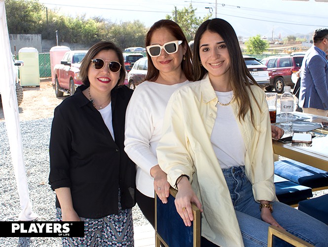 003Karla-Garcia-y-Mayela-Sepulveda-y-Paola-Vasquez