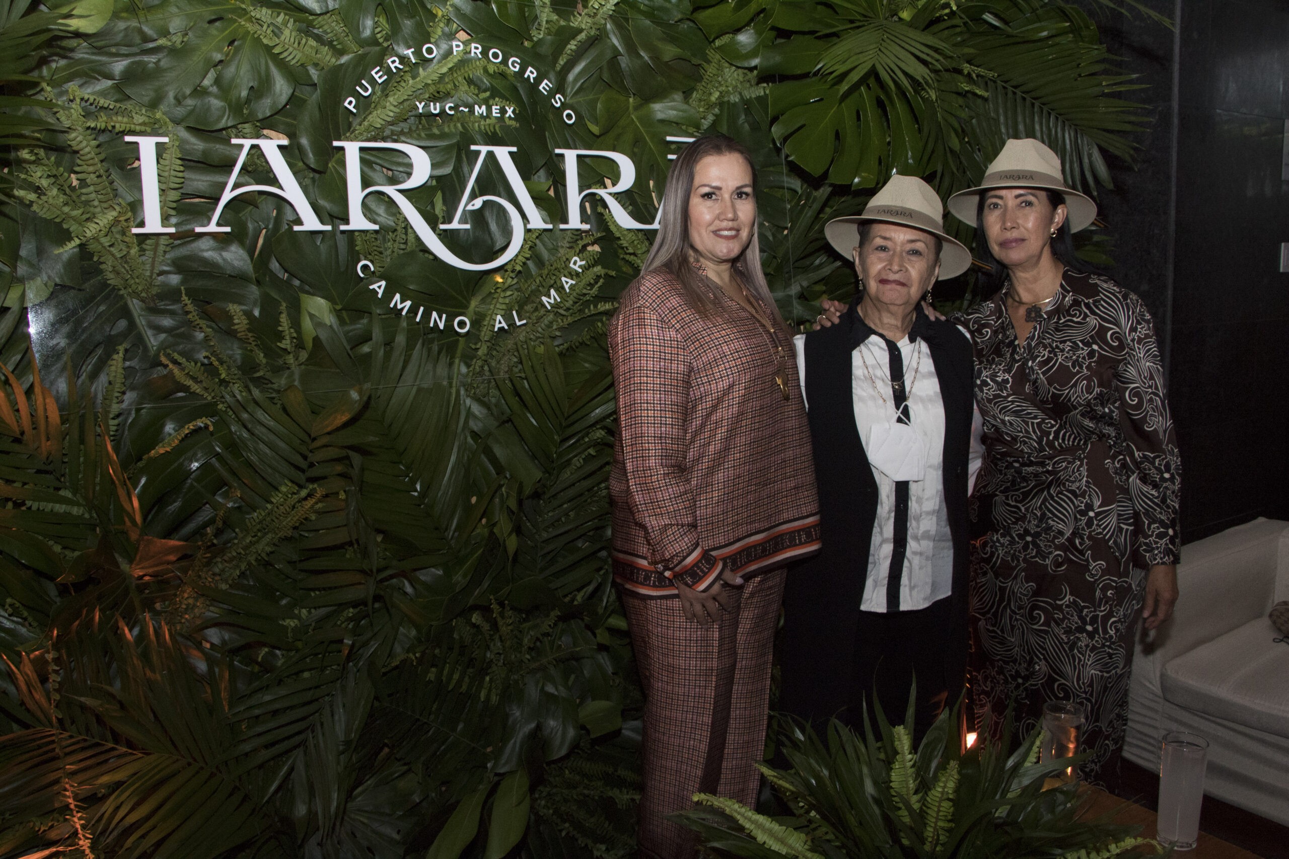 Elena Tovar, Elena Ayala y Raquel Tovar