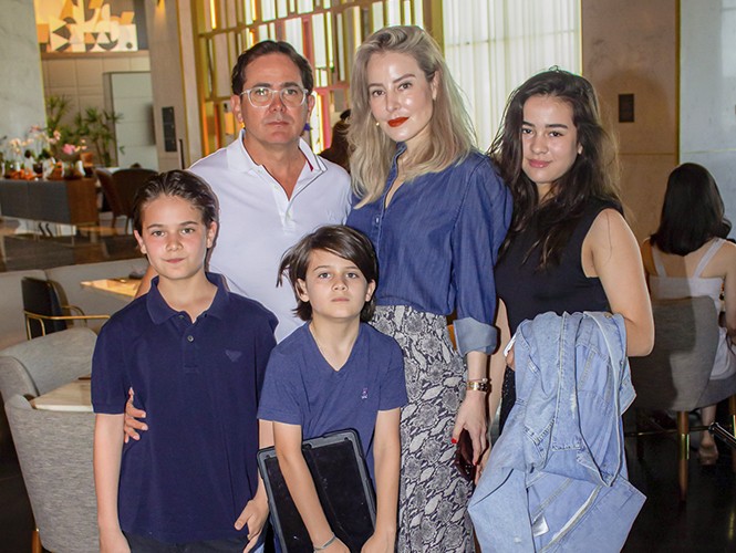 _0001_013Ricardo de la Peña, Romina de la Peña, Bruno de la Peña, Rocco de la Peña y Astrid Valdez