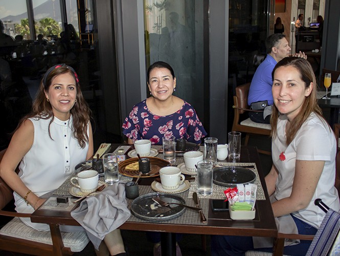 _0010_011Norma Montaño, Maricarmen Tena y Alejandra Loa