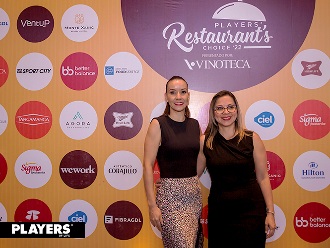 Ana María González y Karina Meneses