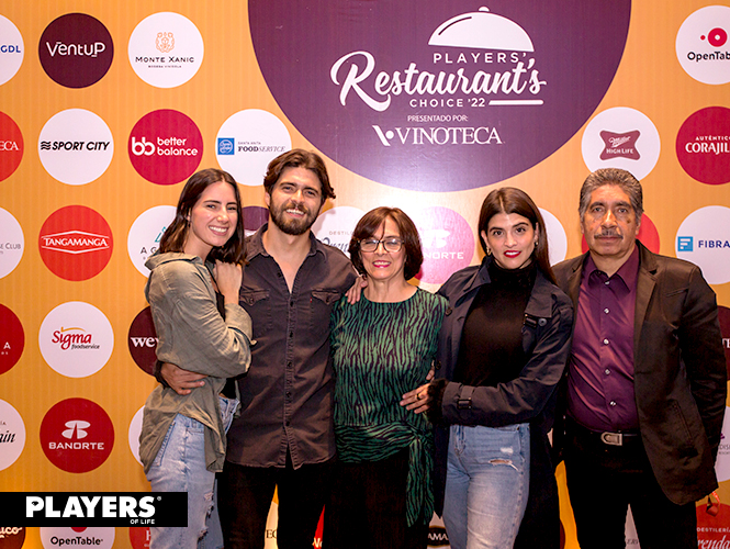 María de la Peña, Mateo Ramírez, Claudia Gómez, Catalina Ramírez y Rubén Hernández