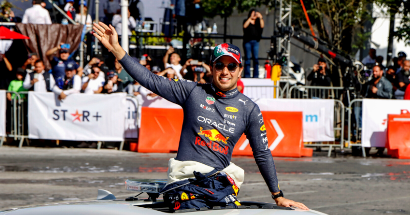 Checo Pérez durante la exhibición que hizo en Guadalajara.