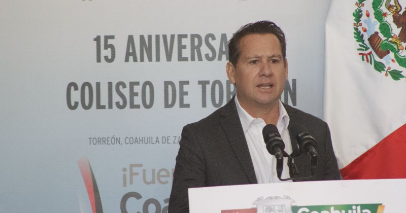 Coliseo Centenario devela placa conmemorativa por 15 aniversario