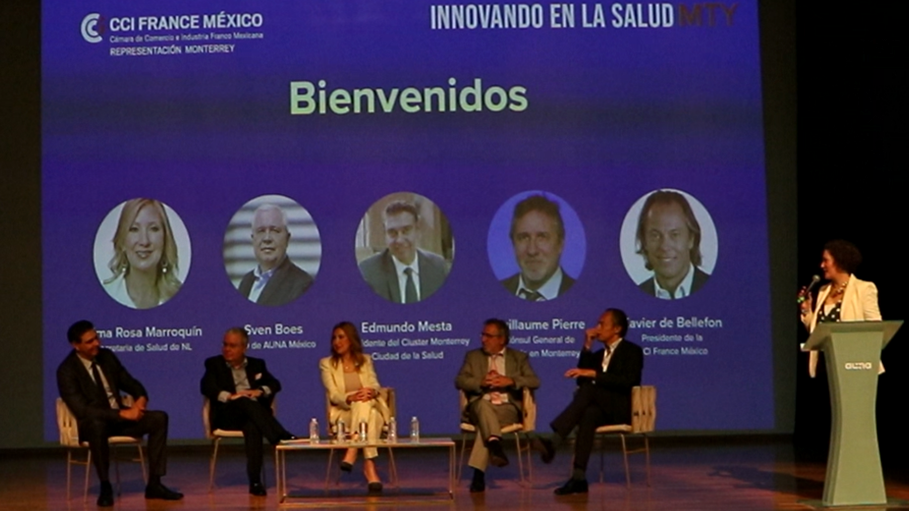 asistentes al foro innovando en la salud en la que cual se anunció que Nuevo León reconstruirá su sistema de salud.