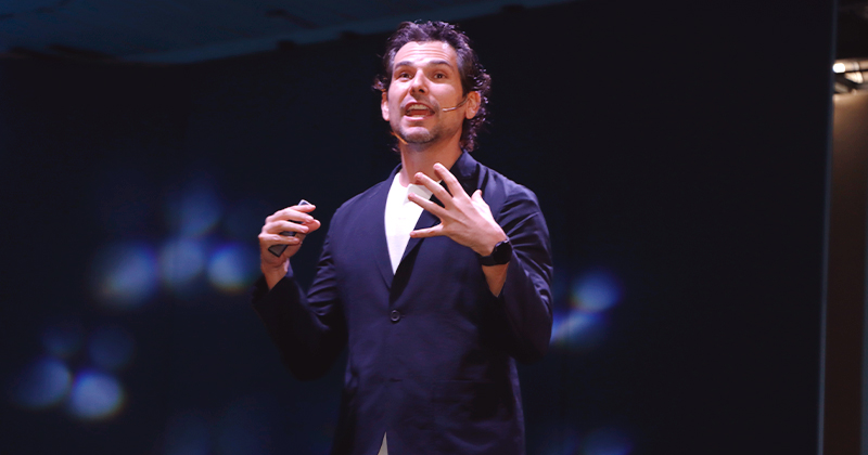 Alan Estrada participando en Foro AMPI Guadalajara