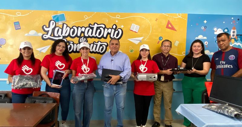 Grupo Surman dona útiles y equipos tecnológicos a la Escuela Ford #11