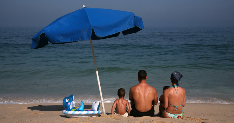 Familia en Puerto Vallarta en las vacaciones de verano en Jalisco