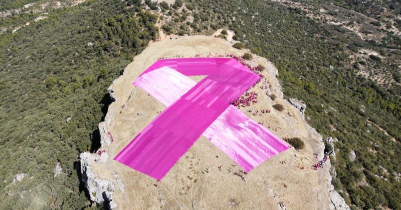 Se requieren 500 jóvenes como voluntarios, para en total reunir a mil, para romper el récord Guinness del Moño Rosa Gigante en La Laguna