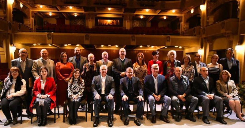 Toman protesta a nuevos integrantes del patronato del Teatro Isauro Martínez