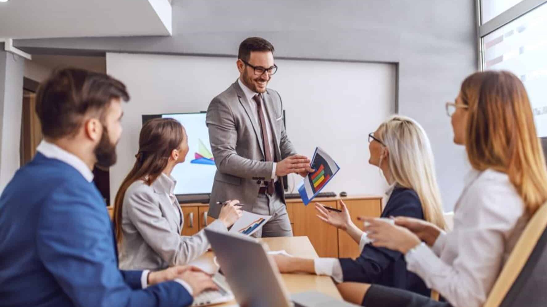 Equipo de trabajo feliz.