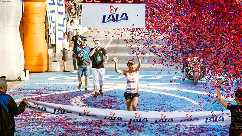 Miles de atletas se unen con un solo propósito: alcanzar la gloria en la meta del Maratón Lala, la gran fiesta lagunera cuya historia trasciende a lo deportivo y genera un gran impacto económico en la región.