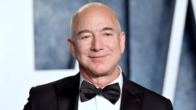 Con una fortuna estimada en 200,000 millones de dólares, Jeff Bezos ha superado a Elon Musk como el hombre más rico del mundo.