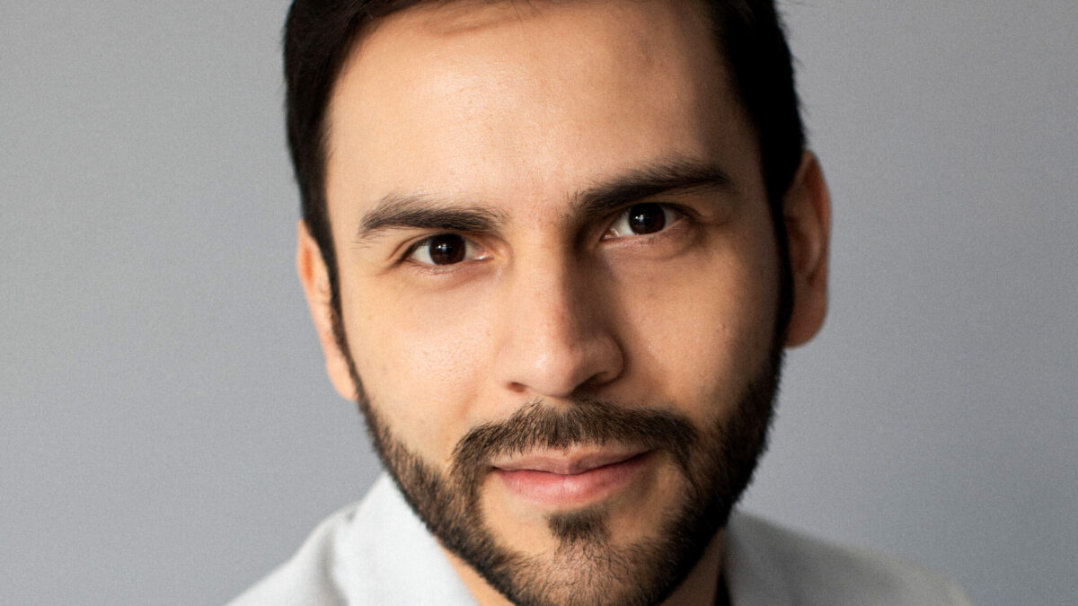 Eduardo Treviño es un actor y emprendedor cultural que ha hecho del arte su modelo de vida y dirigiendo la Muestra de Cine Coahuila.