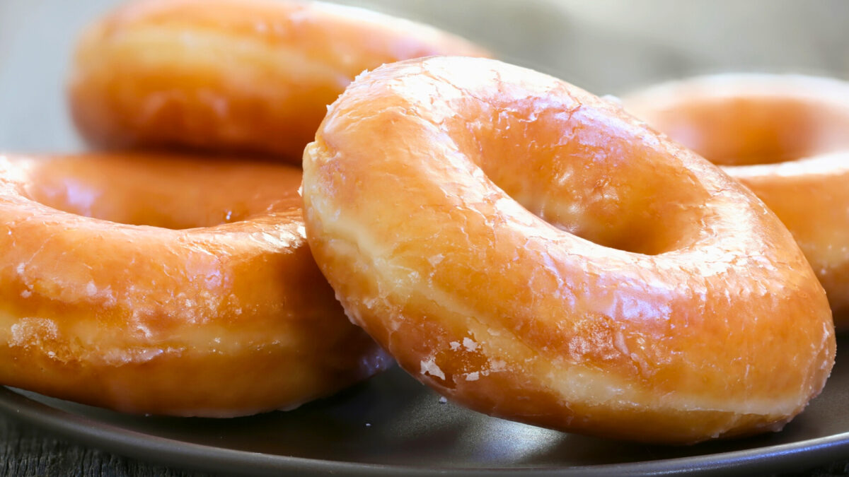 Este viernes 7 de junio, habrá donas gratis de Krispy Kreme, que se une al Día de la Dona 2024 para deleitar a los Krispy Lovers.