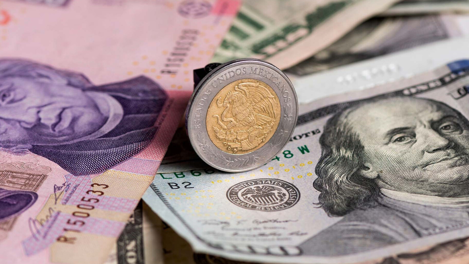 Peso mexicano se recupera ante el dólar