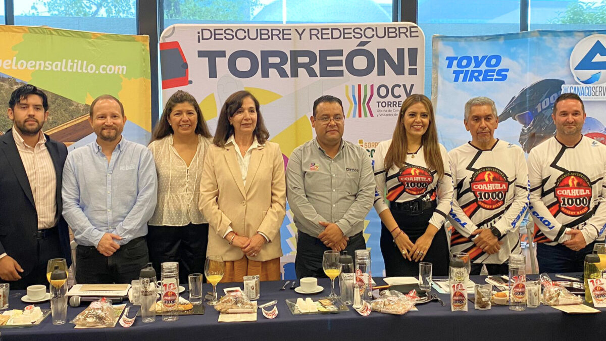 Sujey Alvarado, directora de la OCV Torreón, durante el panel turístico en Nuevo León.