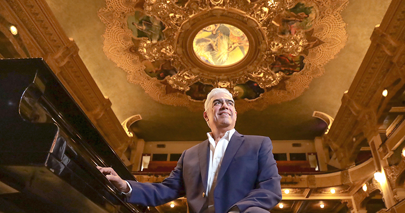 Antonio Anaya Finck es impulsor de 95 años de historia del Teatro Isauro Martínez.
