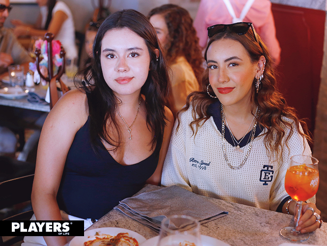 Nicole y Sara de la Vega