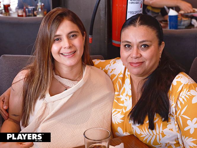 Gabriela Acosta y Gloria de la Rosa.