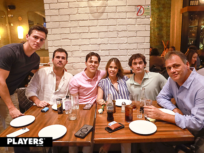 Patricio, Héctor, Kathy, Héctor, Fernando y Alejandro.