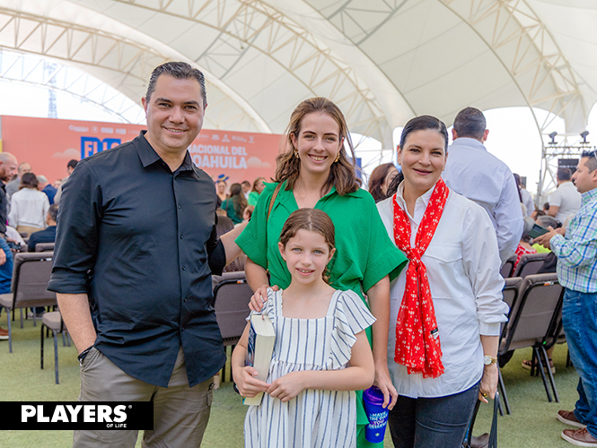 Víctor Elizalde, Marian y Pamela Murra, y Azucena Báez.