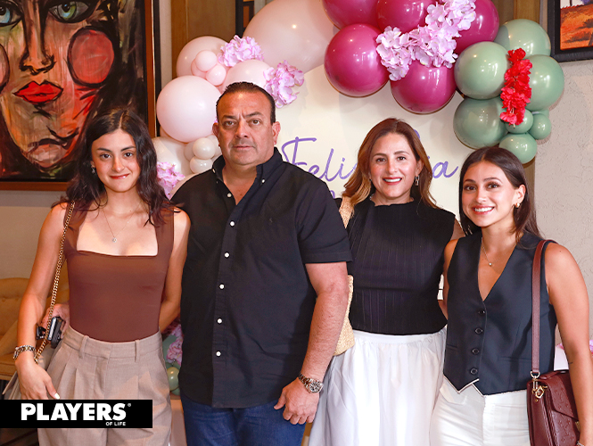 Ximena Ruiz, Homero Ruiz, Valeria y Alejandra.