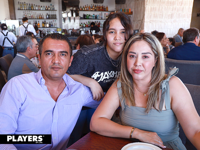 Osvaldo Rincón, Isabella y Ana Gabriela.