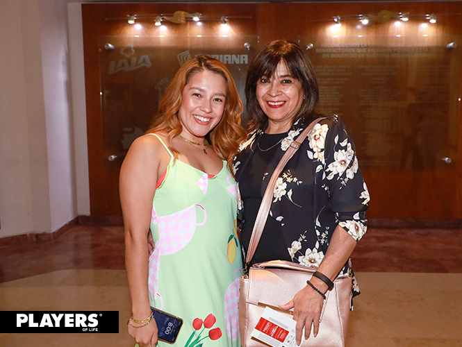 Angie Gutiérrez y Angélica Flores.