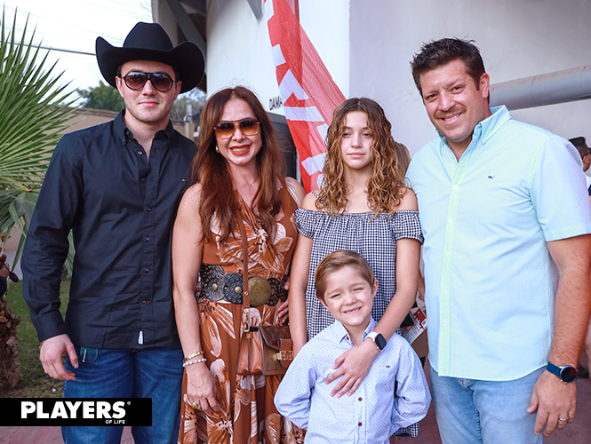 Bernardo, Martha, Victoria, José Elías y Pepe Gánem.