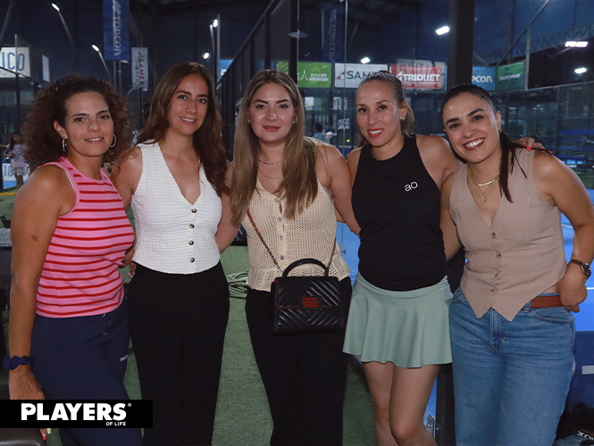 Geo Martínez, Julia Peña, Gema Hernández, Claudia Valenciano y Betzabel López.