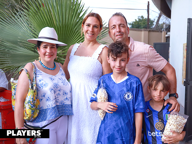 Idolla, Pili, Julián, Enrique y Julián.