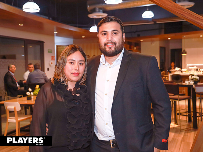 Yaritza Martínez y Edson Álvarez.
