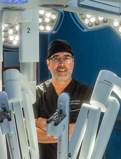 Especializado en cirugía robótica, el Doctor Raúl Domínguez pone a Torreón en el mapa de la medicina de alta precisión en América Latina.